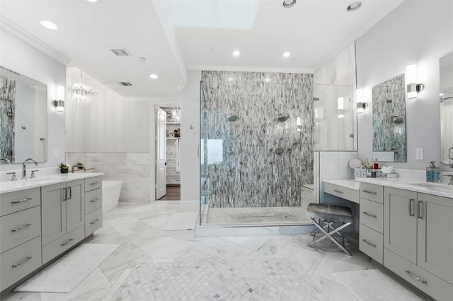 215 Calle Ronda Place, Houston, TX 77007