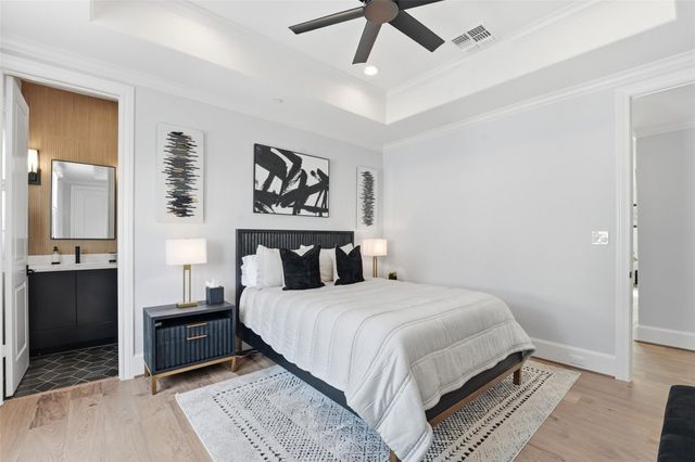 215 Calle Ronda Place, Houston, TX 77007