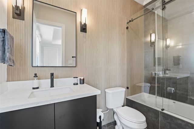 215 Calle Ronda Place, Houston, TX 77007