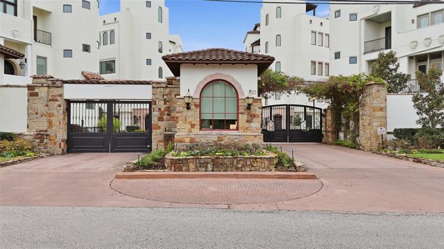 215 Calle Ronda Place, Houston, TX 77007