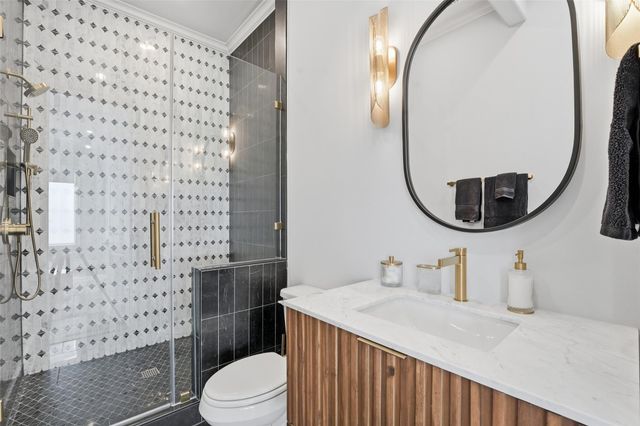 215 Calle Ronda Place, Houston, TX 77007