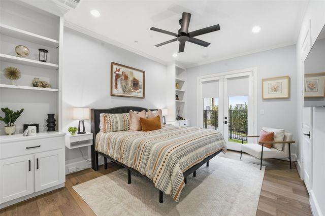 215 Calle Ronda Place, Houston, TX 77007