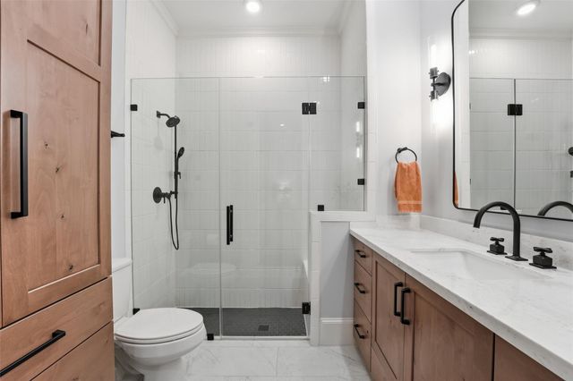 215 Calle Ronda Place, Houston, TX 77007