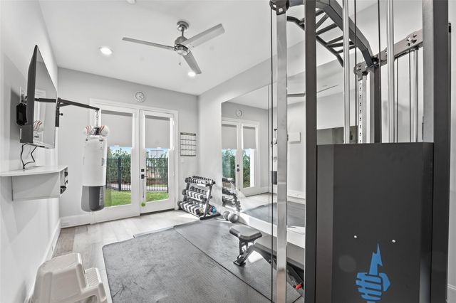 215 Calle Ronda Place, Houston, TX 77007