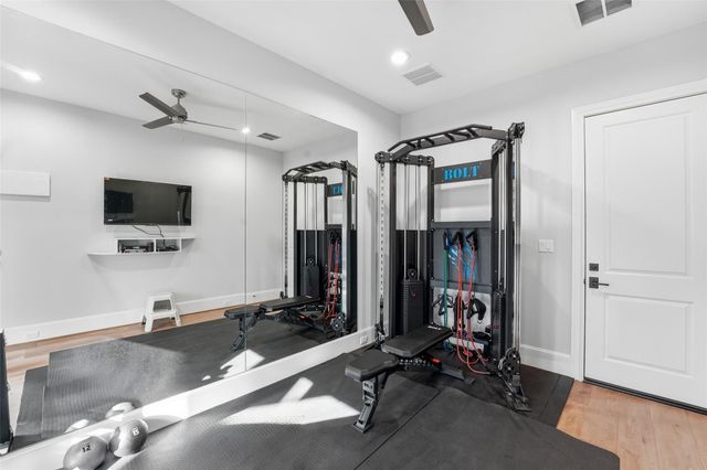 215 Calle Ronda Place, Houston, TX 77007