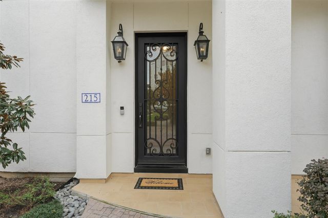 215 Calle Ronda Place, Houston, TX 77007