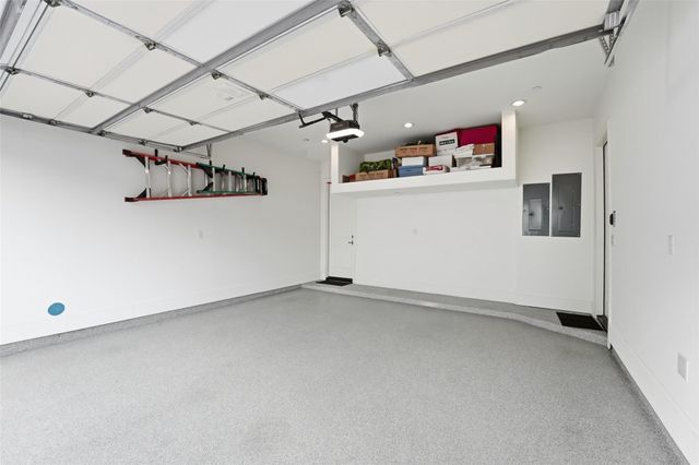 215 Calle Ronda Place, Houston, TX 77007