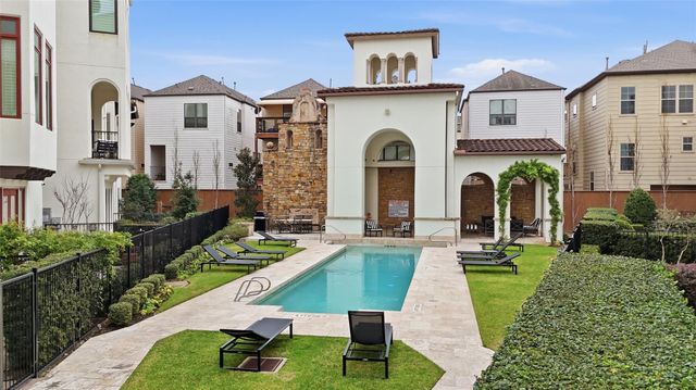 215 Calle Ronda Place, Houston, TX 77007