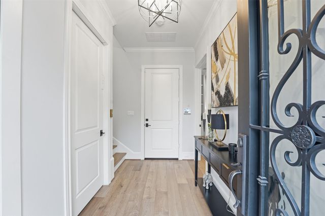 215 Calle Ronda Place, Houston, TX 77007