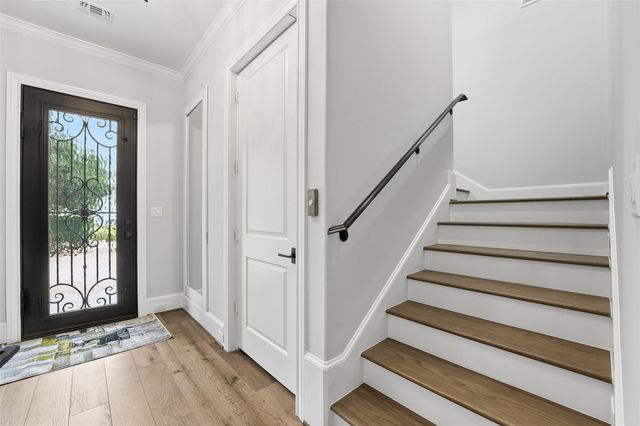 215 Calle Ronda Place, Houston, TX 77007