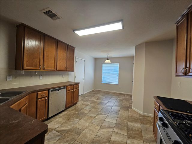 2205 Sugar Hill Drive, Deer Park, TX 77536