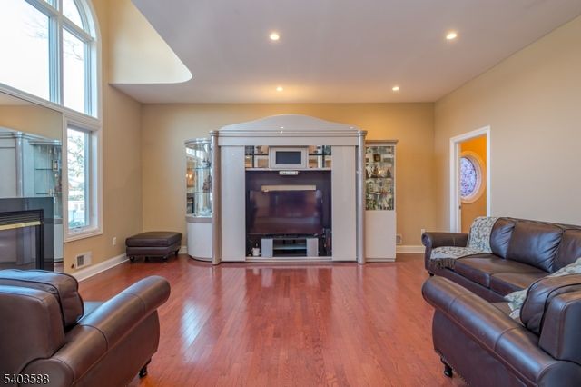 53 Princeton Ave, Woodbridge Twp., NJ 07067