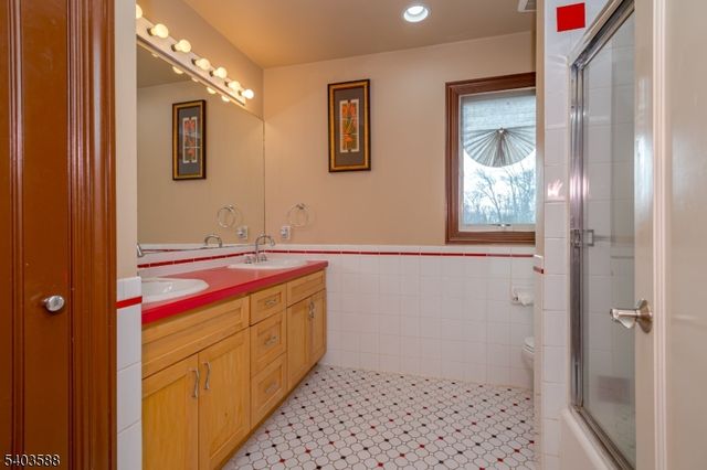 53 Princeton Ave, Woodbridge Twp., NJ 07067