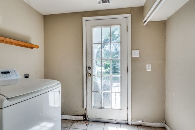 711 W State Street, Terrell, TX 75160