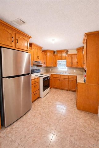 616 W Diamond Head Avenue, Mission, TX 78573