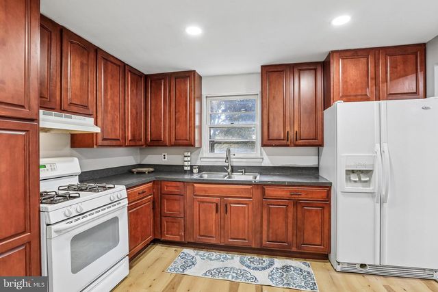 2595 EASTWOOD DR, York, PA 17402