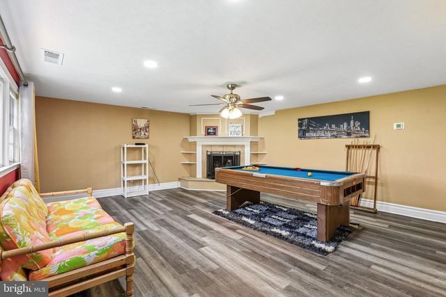 2595 EASTWOOD DR, York, PA 17402