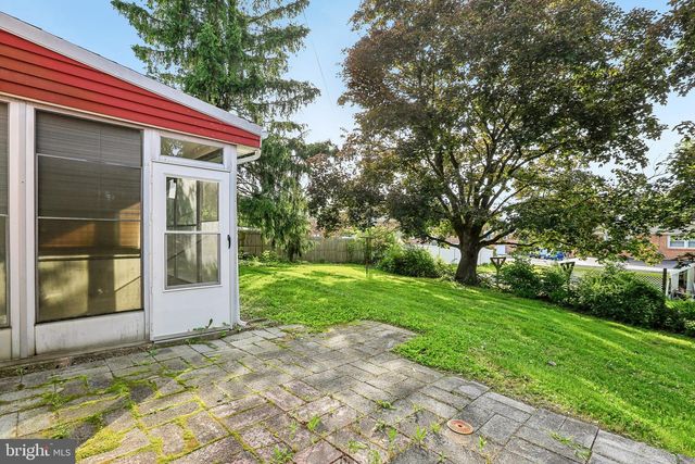 2595 EASTWOOD DR, York, PA 17402