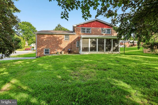 2595 EASTWOOD DR, York, PA 17402