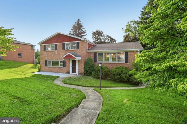 2595 EASTWOOD DR, York, PA 17402