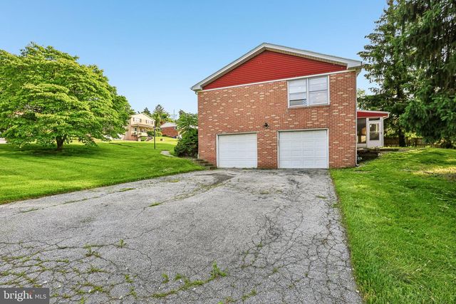 2595 EASTWOOD DR, York, PA 17402