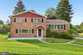 2595 EASTWOOD DR, York, PA 17402