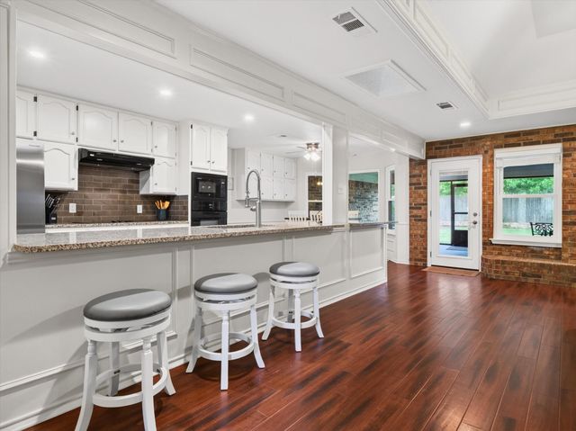 7304 Shady Hollow Lane, North Richland Hills, TX 76182