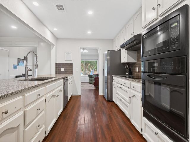 7304 Shady Hollow Lane, North Richland Hills, TX 76182