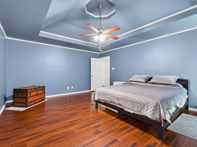 7304 Shady Hollow Lane, North Richland Hills, TX 76182