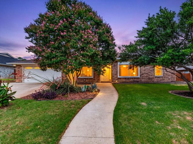 7304 Shady Hollow Lane, North Richland Hills, TX 76182