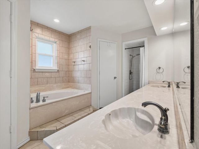 7304 Shady Hollow Lane, North Richland Hills, TX 76182