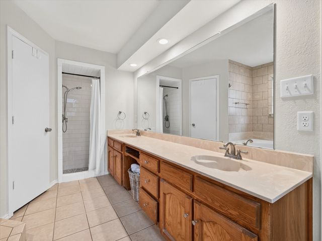 7304 Shady Hollow Lane, North Richland Hills, TX 76182