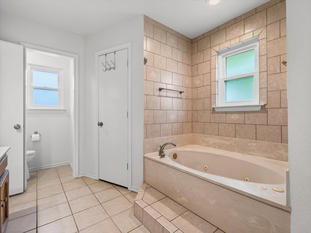 7304 Shady Hollow Lane, North Richland Hills, TX 76182