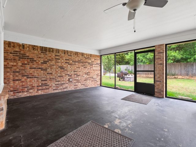 7304 Shady Hollow Lane, North Richland Hills, TX 76182