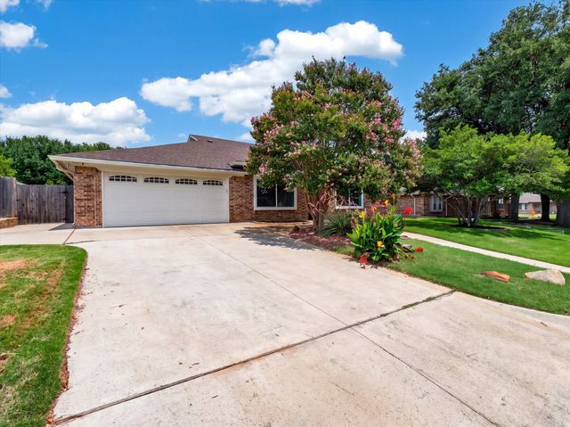 7304 Shady Hollow Lane, North Richland Hills, TX 76182