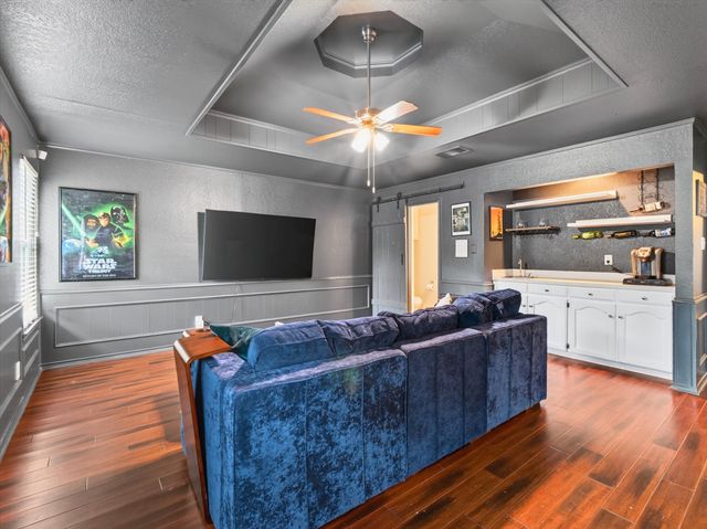 7304 Shady Hollow Lane, North Richland Hills, TX 76182