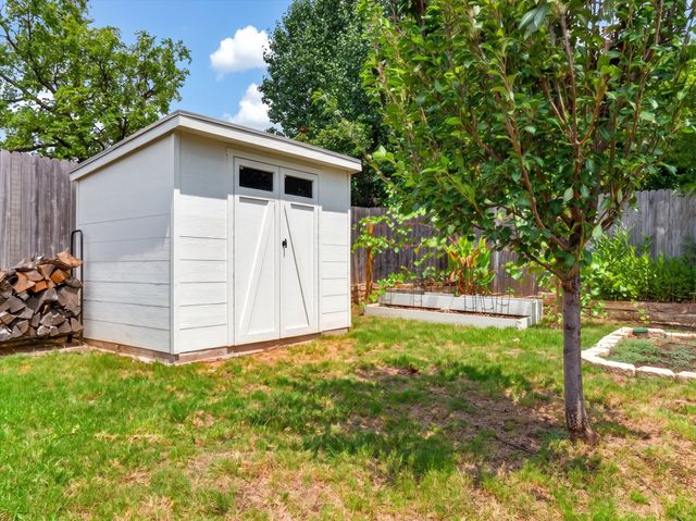 7304 Shady Hollow Lane, North Richland Hills, TX 76182