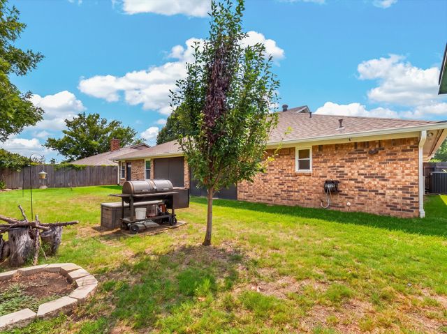 7304 Shady Hollow Lane, North Richland Hills, TX 76182