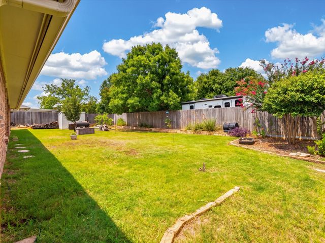 7304 Shady Hollow Lane, North Richland Hills, TX 76182