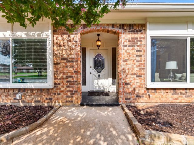7304 Shady Hollow Lane, North Richland Hills, TX 76182