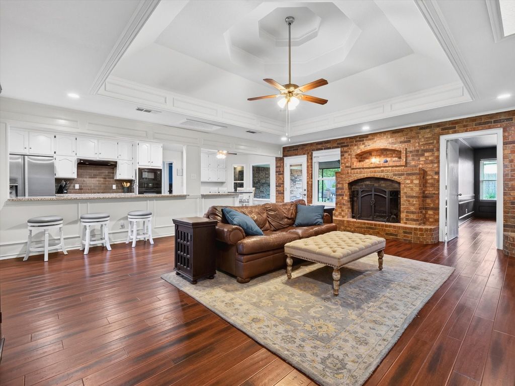 7304 Shady Hollow Lane, North Richland Hills, TX 76182