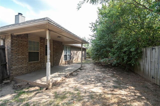 8104 Avignon Lane, Fort Smith, AR 72908
