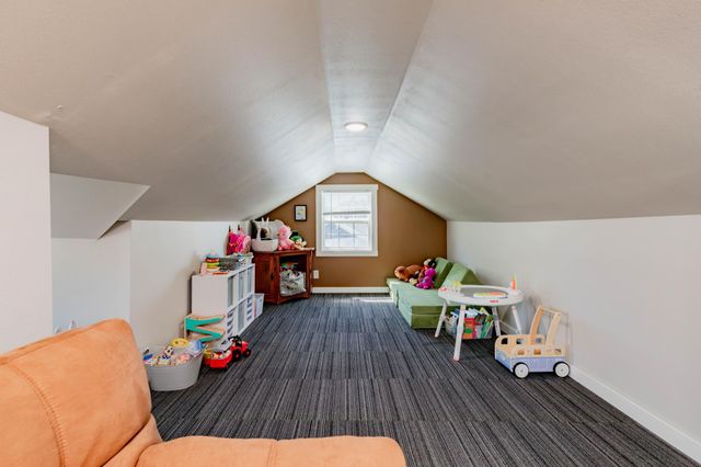 318 1st Avenue E, West Fargo, ND 58078
