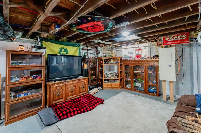 318 1st Avenue E, West Fargo, ND 58078