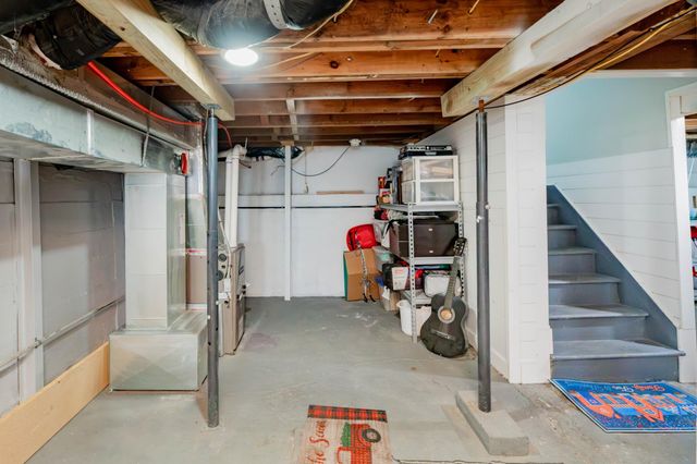318 1st Avenue E, West Fargo, ND 58078