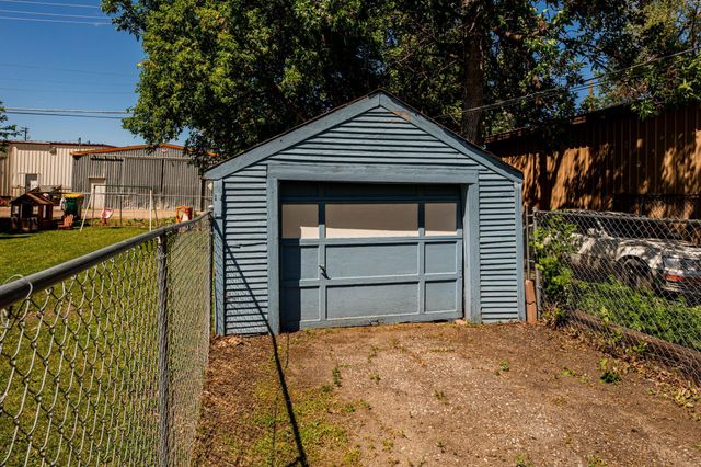 318 1st Avenue E, West Fargo, ND 58078