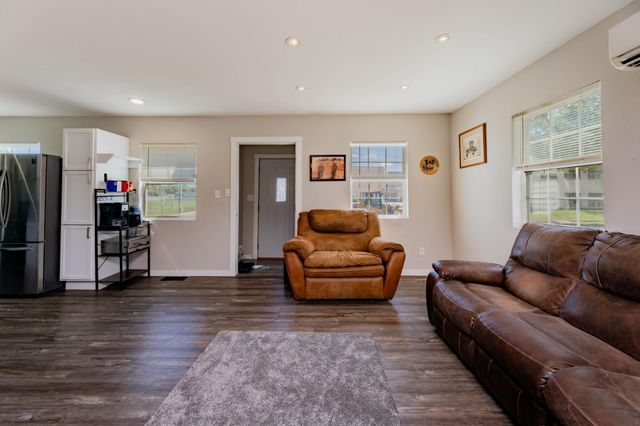 318 1st Avenue E, West Fargo, ND 58078