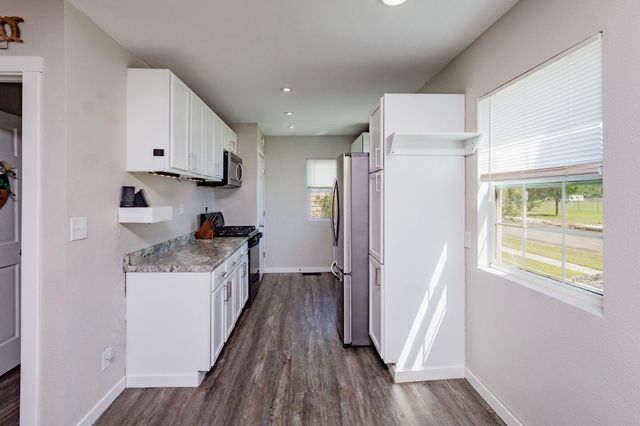 318 1st Avenue E, West Fargo, ND 58078