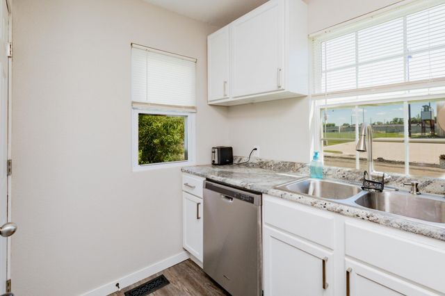 318 1st Avenue E, West Fargo, ND 58078