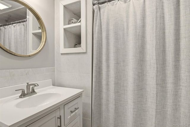 26 Clarendon Street, Dix Hills, NY 11746